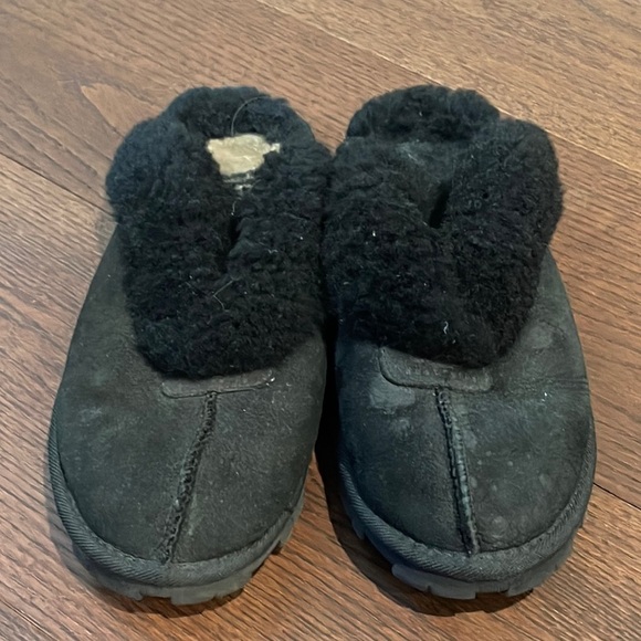 Women’s Black Ugg Slippers Size 9 - Picture 1 of 5